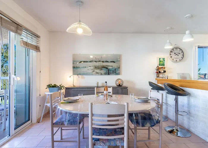 Apartment Le Berlioz By Interhome Le Pradet